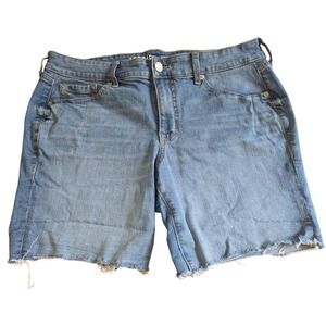 Torrid Perfect 10 Bermuda Shorts Light Wash Raw Hem Vintage Stretch Blue Size 12